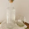 botella de vidrio rayada