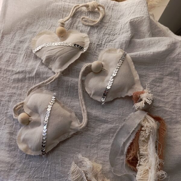 Cadena de corazones ( hilo ) + Borla