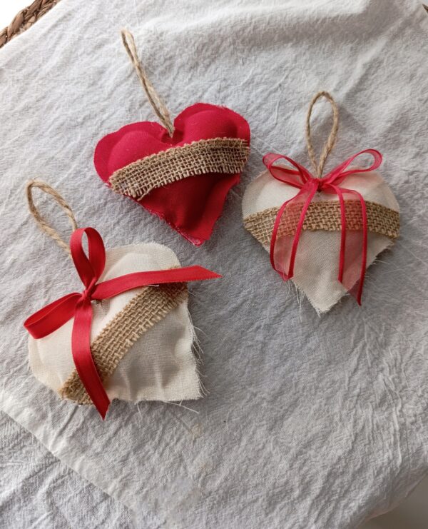 Adorno Corazones de tela x 3
