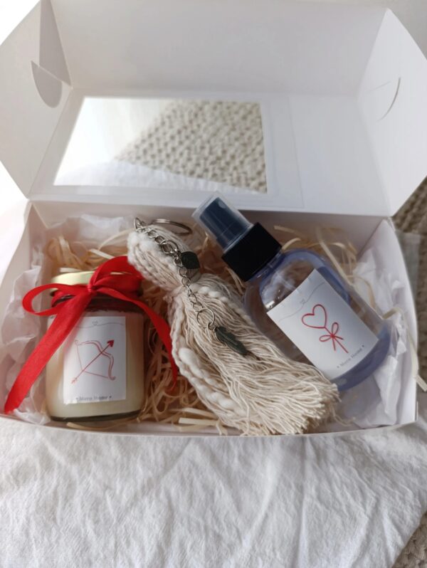 1770129354000-g790m8-1.jpg Box Vela Llavero y Home Spray - San Valentín