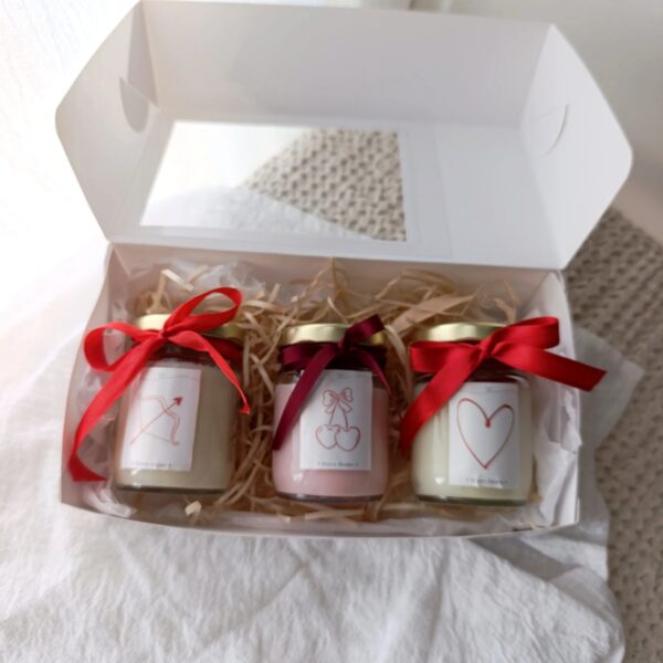 1770129372198-bp4lds-1.jpg Box 3 Velas Frasquito - San Valentín